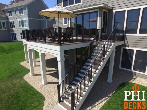 Aluminum_railing_columns_wrapped_posts_rock_landscaping