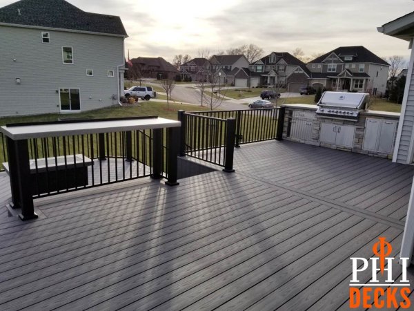 Deck_bar_outdoor_kitchen_napoleon_grill