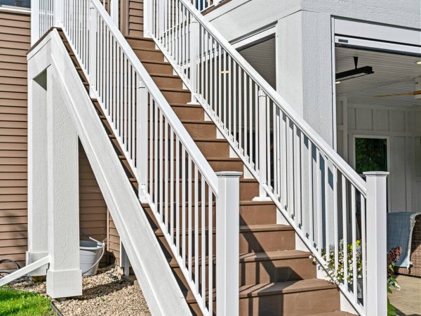 The Oakview Deck stairs with Dark Oak composite treads and white aluminum railing.