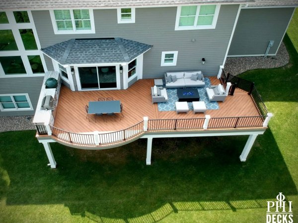 Outdoor_kitchen_curved_deck