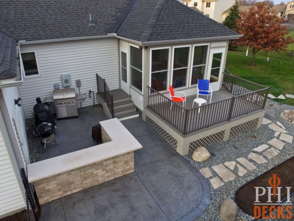 Sun-porch-deck-outdoor-bar-stamped-concrete-landscaping