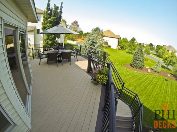 aluminum-railings-riviera-picture-frame-decking-low-maintenance-PHI-Decks