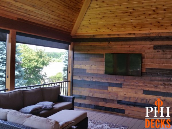 barnwood-accent-wall-tv-vikings-cedar-ceiling