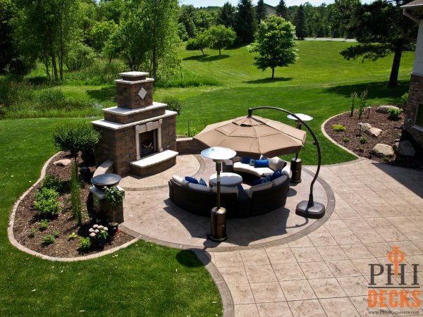 curved-fireplace-firebowl-stamped-concrete