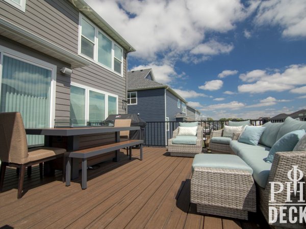 deck_couch_composite_decking