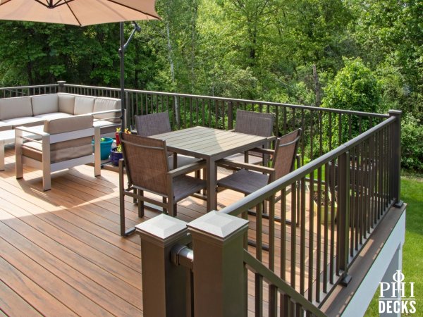 deck_furniture_aluminum_railings_low_maintenance