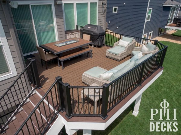 deck_furniture_brown_decking