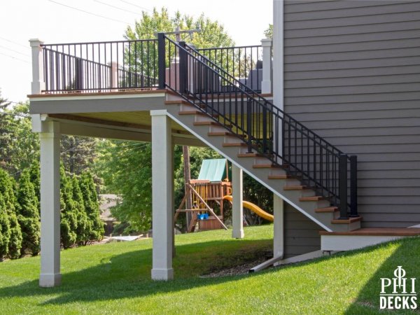 deck_stairs_zuri