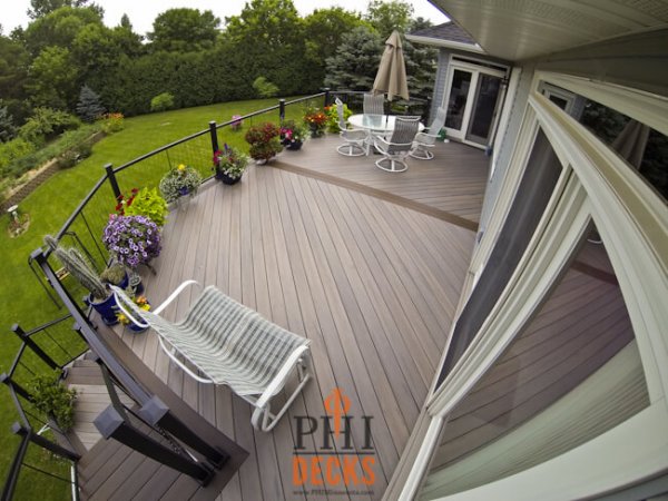 diagonal-decking-cable-railing-low-maintenance-deck