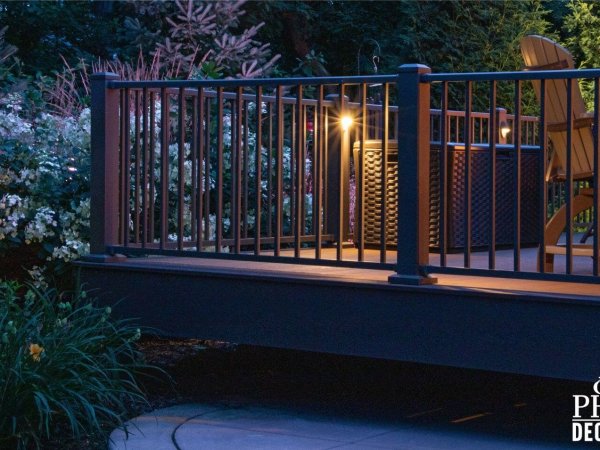 ground_level_deck_with_aluminum_railings