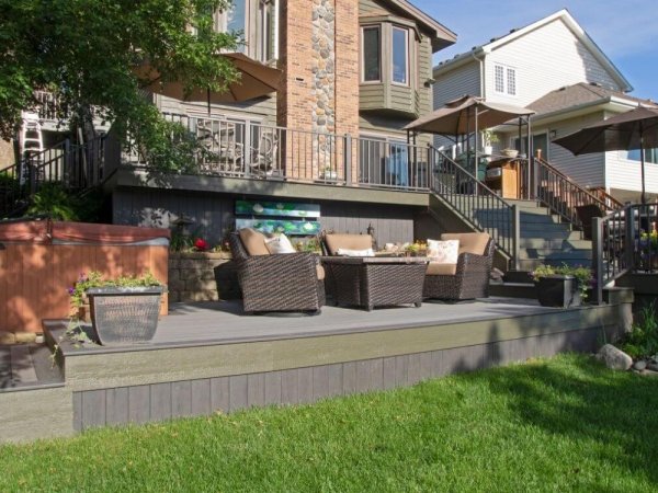 ground_level_deck_with_hot_tub