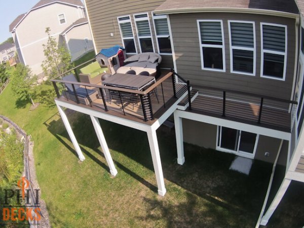 low-maintenance-deck-cable-railing-wrapped-posts