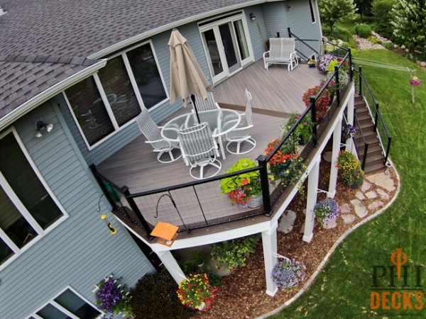 low-maintenance-deck-with-cable-railing