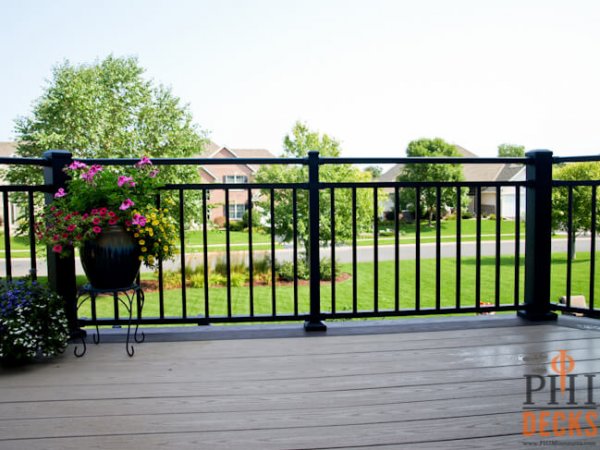 low-maintenance-decking-and-railing