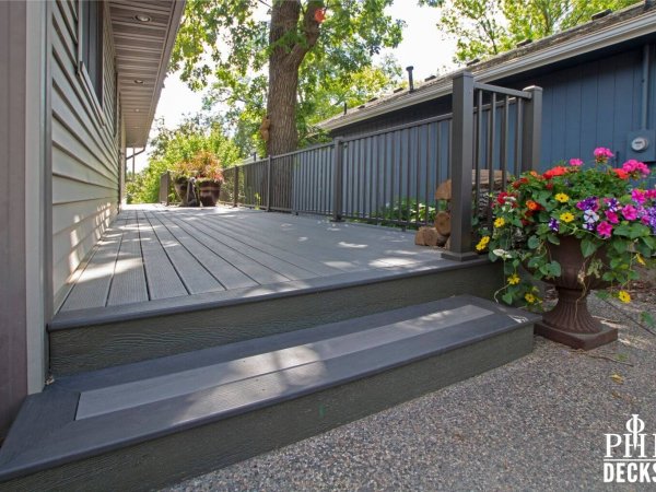 low_maintenance_deck_in_prior_lake