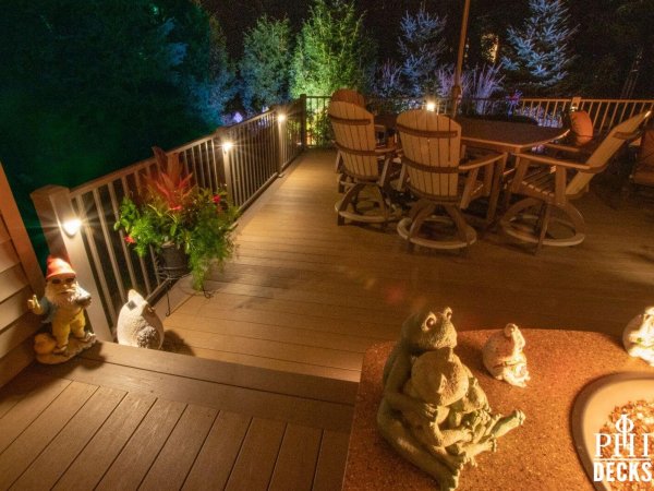 low_maintenance_deck_with_low_voltage_lighting