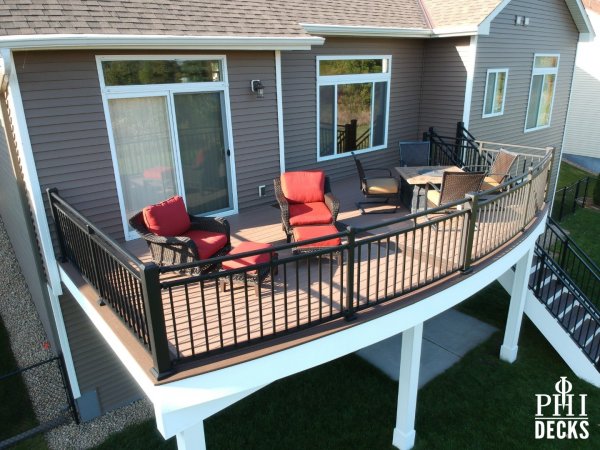 outdoor_living_curved_deck