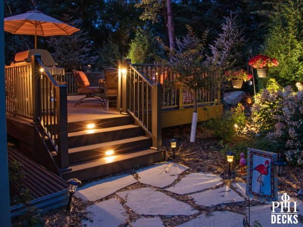 small_staircase_from_deck_with_lighting