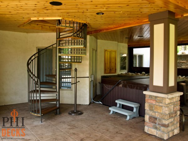 spiral-staircase-hot-tub-stamped-concrete