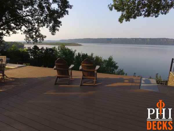 view_of_mississippi_river_deck