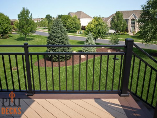 westbury-aluminum-railing-riviera-open-mid-rail