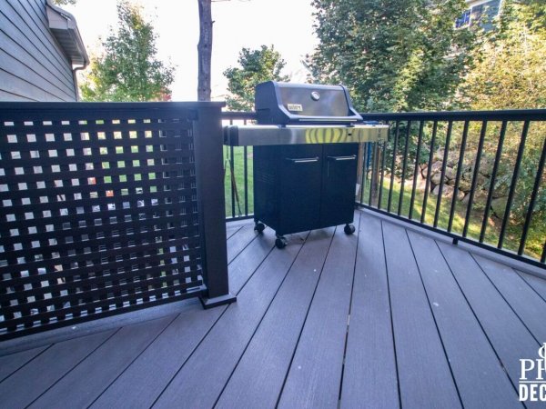 westbury_railing_permalat_aluminum_lattice_weber_grill
