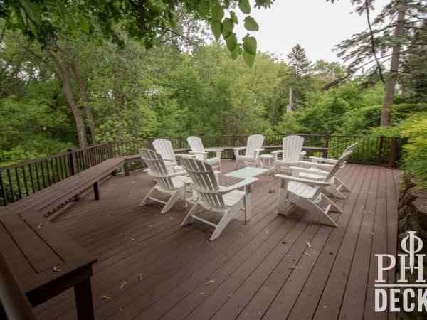 white_deck_chairs_bench