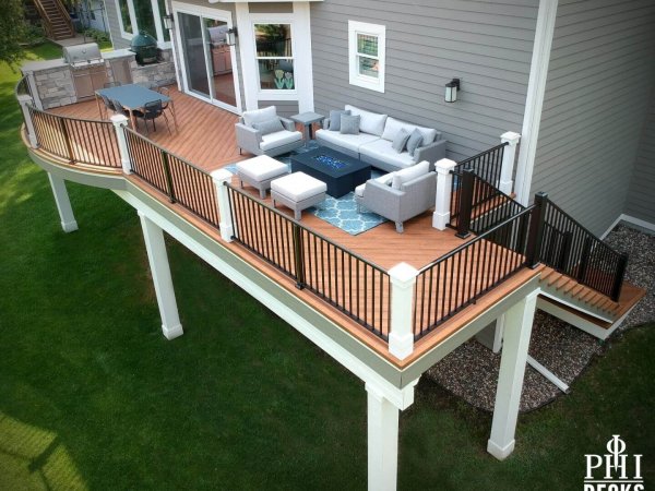 zuri_decking_outdoor_kitchen